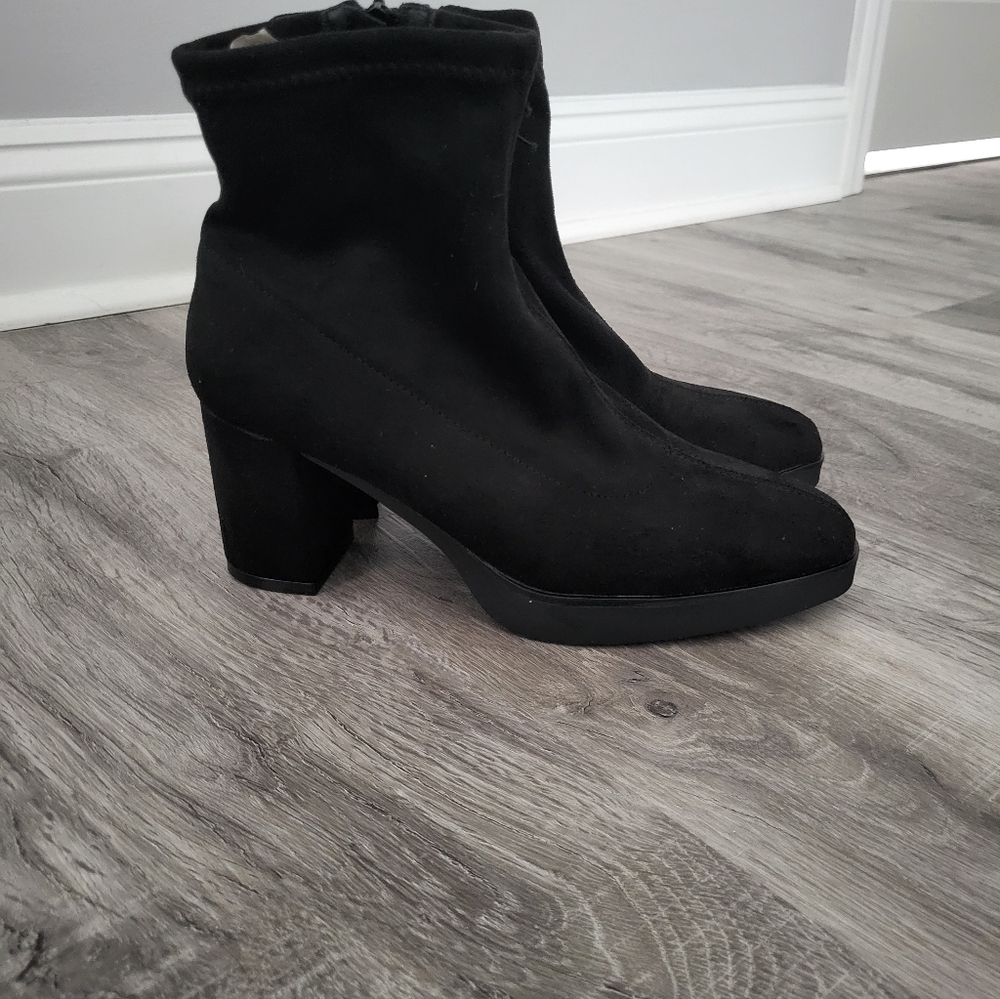 Elegant Black Ankle Boots